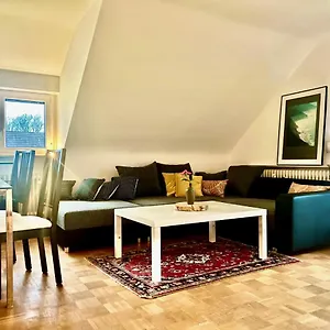 Modern Und Gross Eingerichtete Wohnung, Netflix, Playstation Apartment *