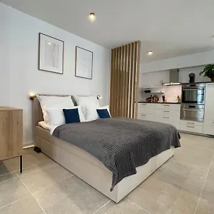 Zentrales Innenstadt Mit Garage Apartment *