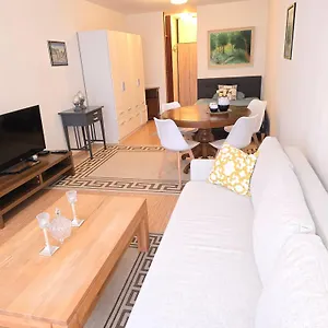 Studio Apartment Apartment